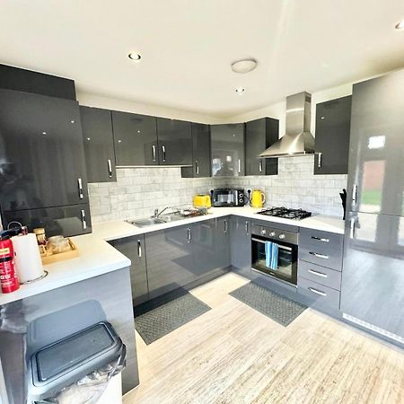 Home Centrally Located In Folkestone, Great Location For Families Or Workers מראה חיצוני תמונה