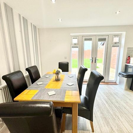 Home Centrally Located In Folkestone, Great Location For Families Or Workers מראה חיצוני תמונה