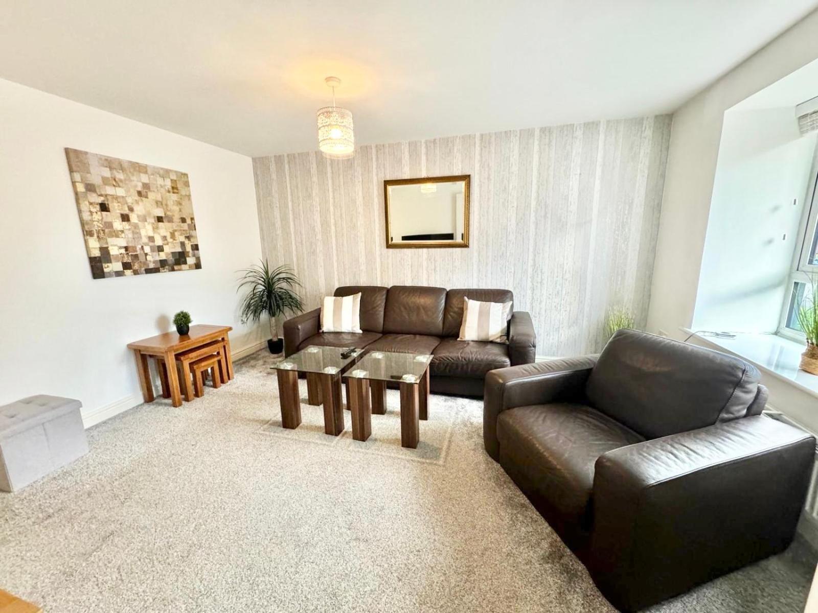 Home Centrally Located In Folkestone, Great Location For Families Or Workers מראה חיצוני תמונה