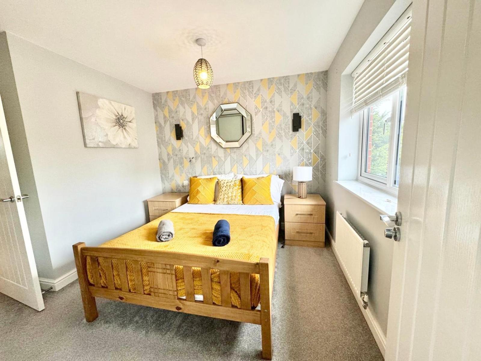 Home Centrally Located In Folkestone, Great Location For Families Or Workers מראה חיצוני תמונה