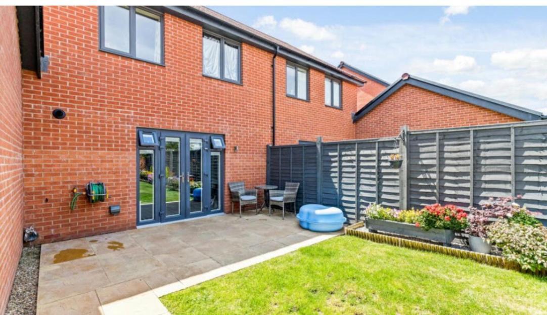 Home Centrally Located In Folkestone, Great Location For Families Or Workers מראה חיצוני תמונה