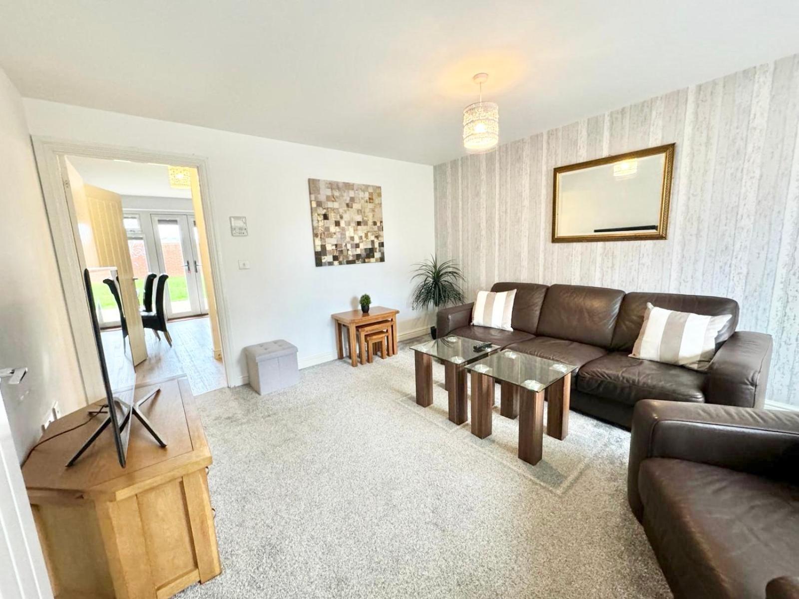 Home Centrally Located In Folkestone, Great Location For Families Or Workers מראה חיצוני תמונה