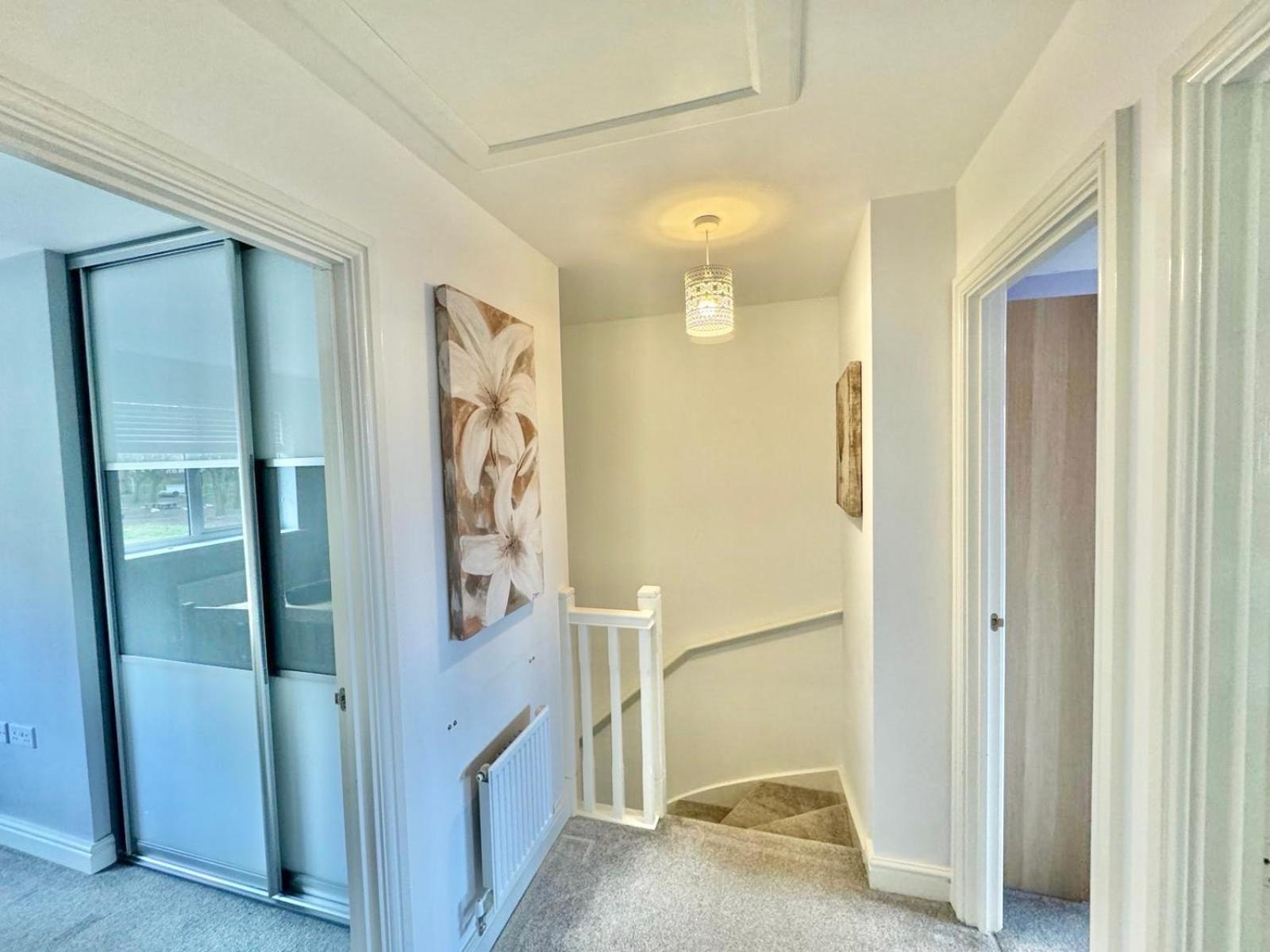 Home Centrally Located In Folkestone, Great Location For Families Or Workers מראה חיצוני תמונה